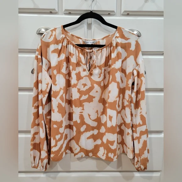 NWT Elizabeth and James Blouse - Picture 3 of 6